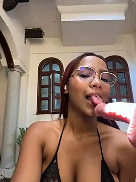 LucyLeah webcam
