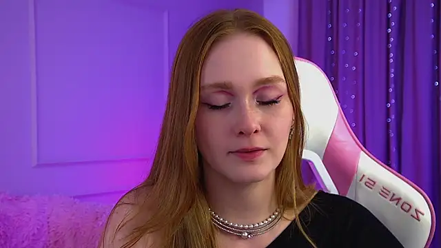 AgataFoxley live cam on StripChat