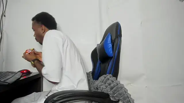 Kofi_exotic_2 live cam on StripChat