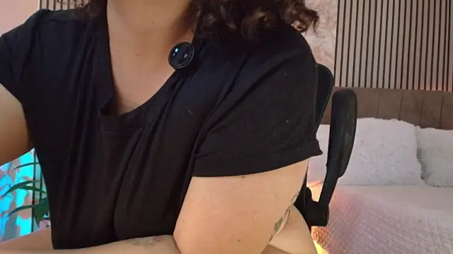 JuliRamirez webcam