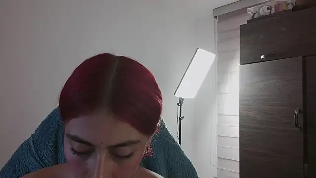 selene_red_ webcam