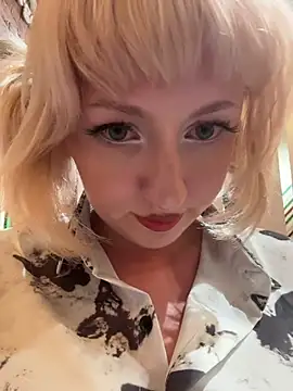 RonnieKiss live cam on StripChat