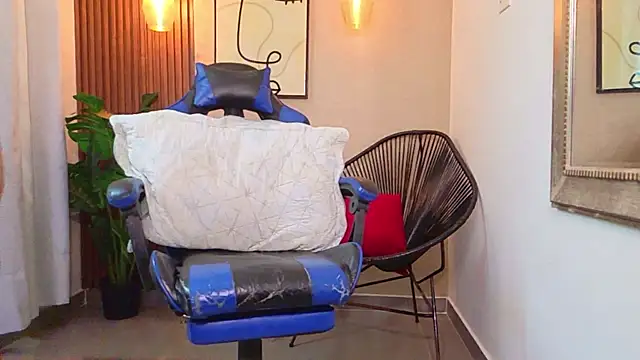 Kenya--Buhle live cam on StripChat