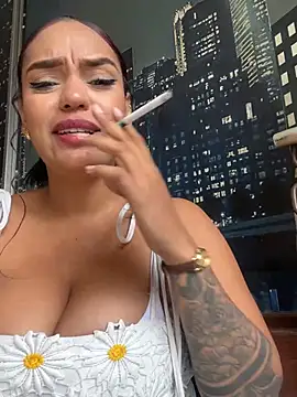 Sara-77 live cam on StripChat