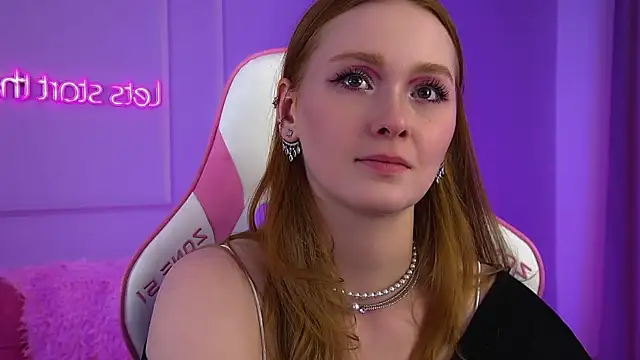 AgataFoxley live cam on StripChat