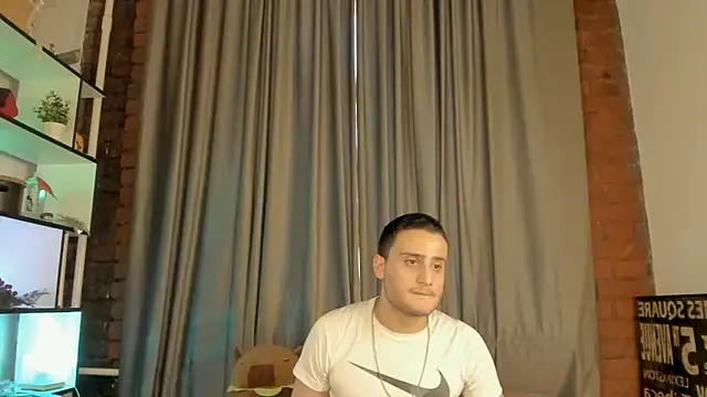 OpalMischief live cam on StripChat