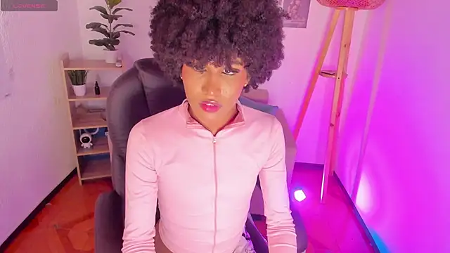 NaomiSaenz_ webcam