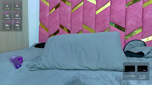 hornyhousekeeper_ (F young) - play pussy and big squirt