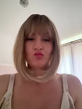 LunaFoxs live cam on StripChat
