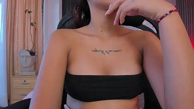 CarolineFyre webcam