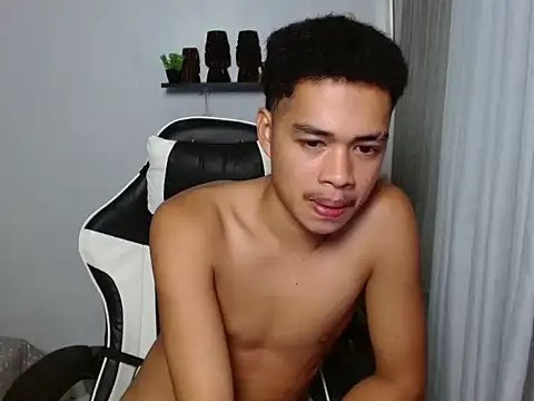 curlyasian_njxx webcam