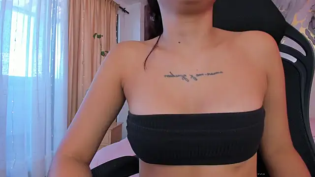 CarolineFyre webcam