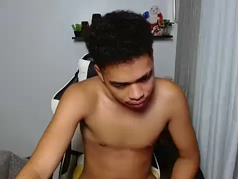 curlyasian_njxx webcam