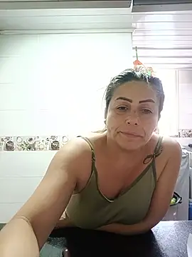 maynor_1998 live cam on StripChat