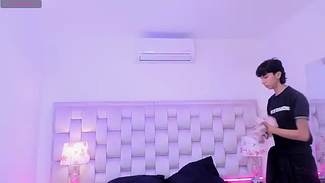 Milan_LewisS webcam
