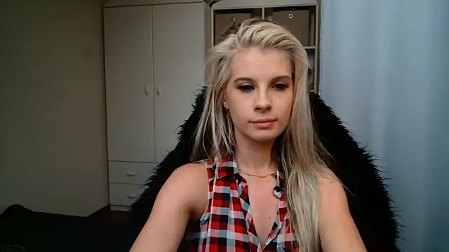 KristineGlow webcam