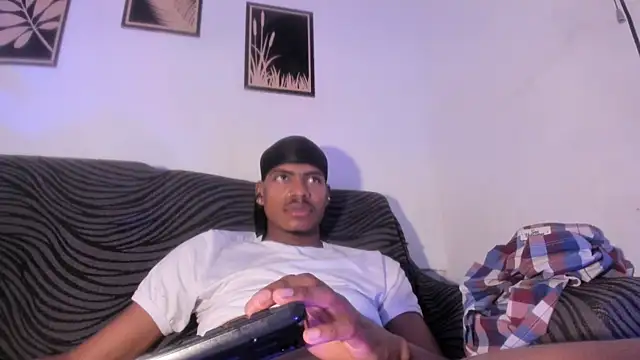 criss_zuri webcam