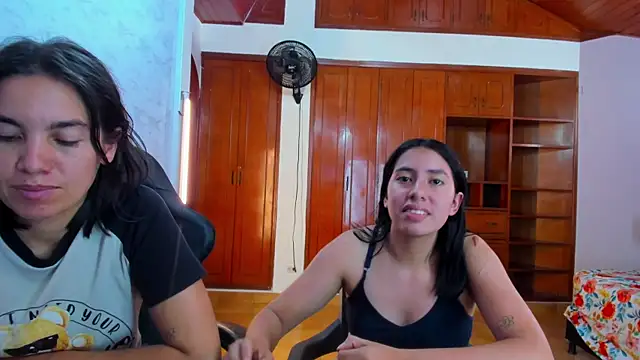 Soffy_and_Emily webcam