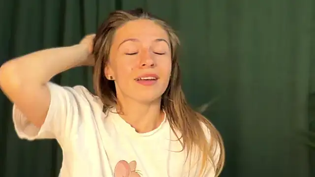 LovelyKatea webcam