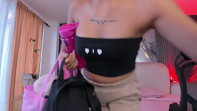 CarolineFyre webcam