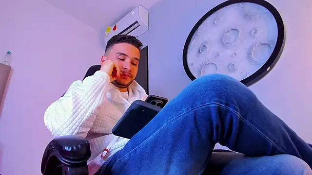 mike_257 live cam on StripChat