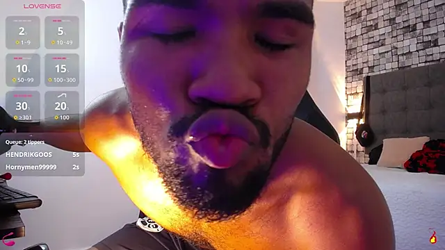 Juan_123__ live cam on StripChat
