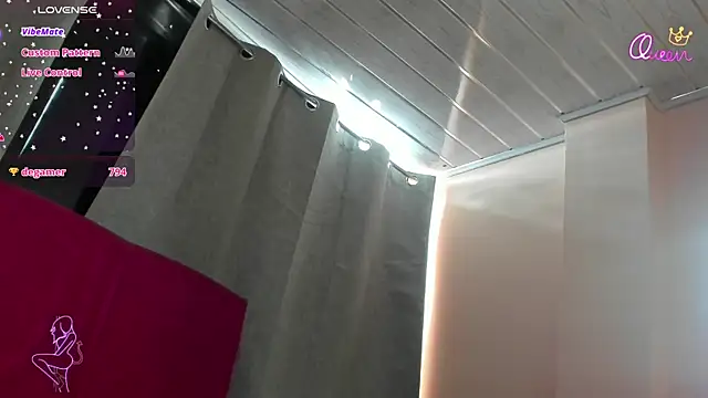 candymills1 live cam on StripChat