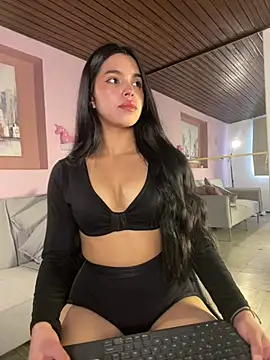 LunaMoore_Pink webcam