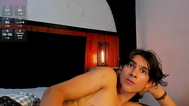 Cheys_Mast live cam on StripChat