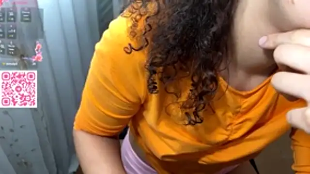 petitecurly webcam