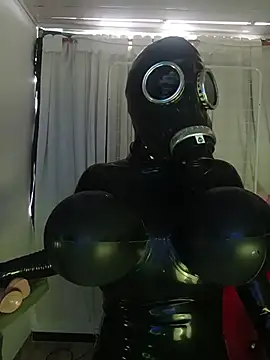 LatexDevil_Blondie webcam