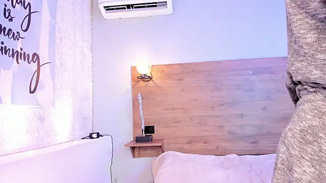 NAOMIWATTS_ webcam