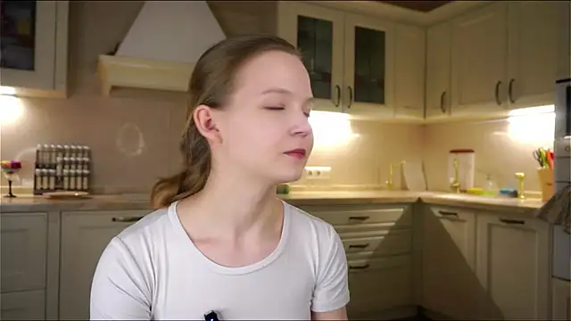 NaomiFess webcam