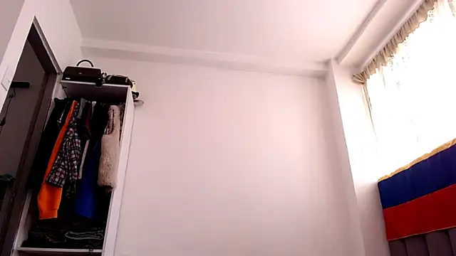 saara_johnson496 webcam