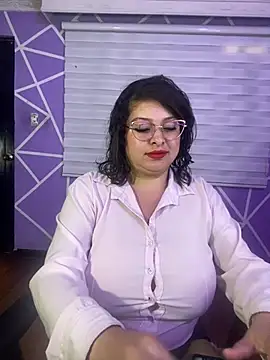 MiiaaJoness webcam