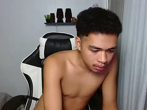 curlyasian_njxx webcam