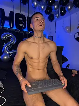 willclayy Live Webcam on Stripchat