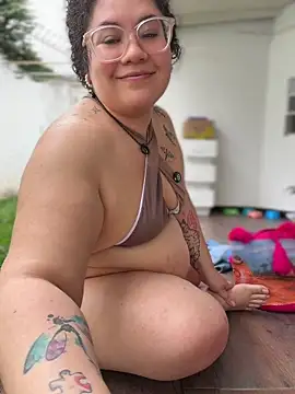 CurlyMilf_Vannexxxa webcam