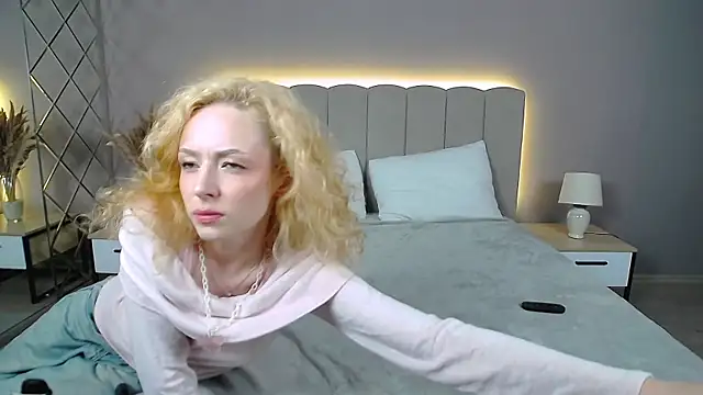 MiaVelmont webcam