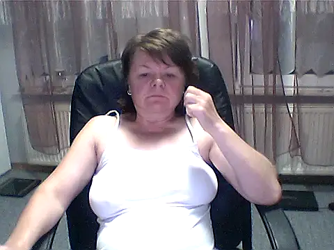 MoonLady40 webcam