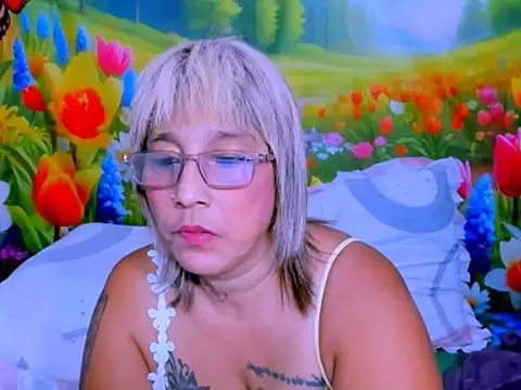 indianroxy webcam