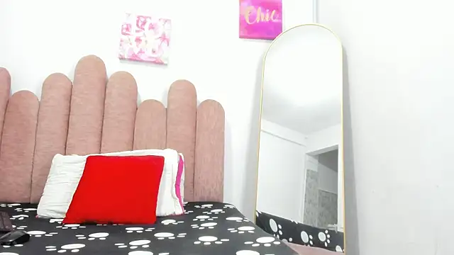Jessica018_ live cam on StripChat