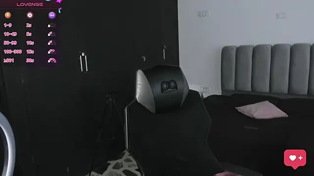 PaigeJayden live cam on StripChat