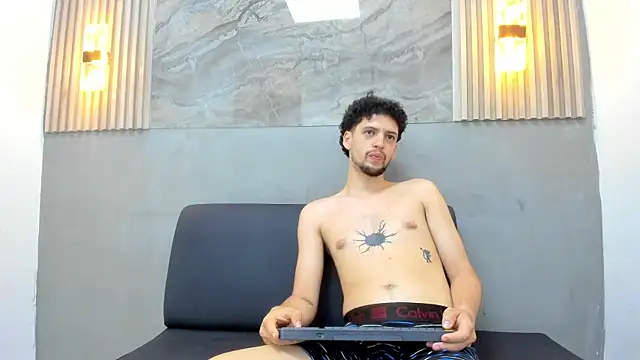 LUCA_GREEND live cam on StripChat