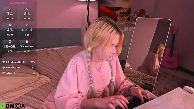 kikipeach live cam on StripChat