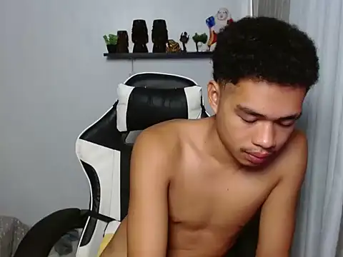 curlyasian_njxx webcam