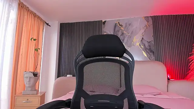 CarolineFyre webcam