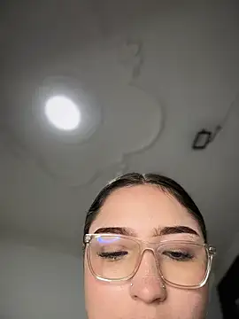 Mia_Luxor webcam