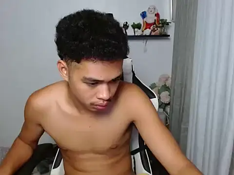 curlyasian_njxx webcam