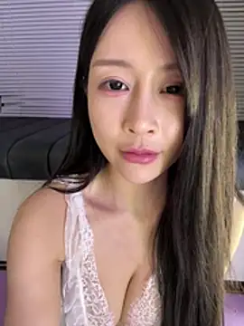 yiyi_3523 webcam